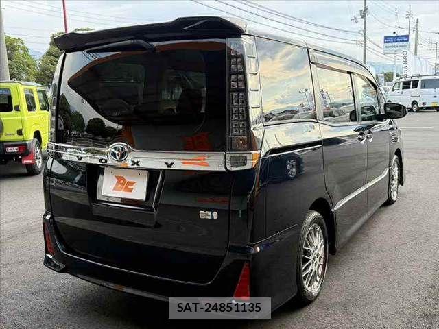 Toyota VOXY 2016-04 8317953-14