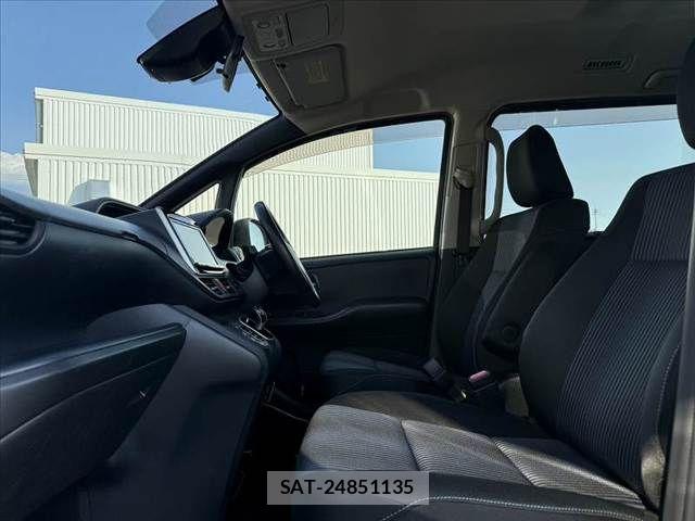 Toyota VOXY 2016-04 8317953-16