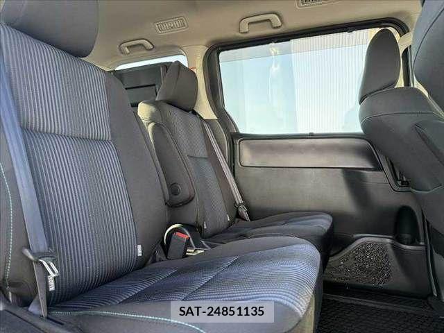 Toyota VOXY 2016-04 8317953-17