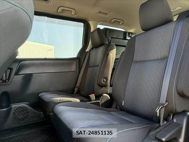 Toyota VOXY 2016-04 8317953-18