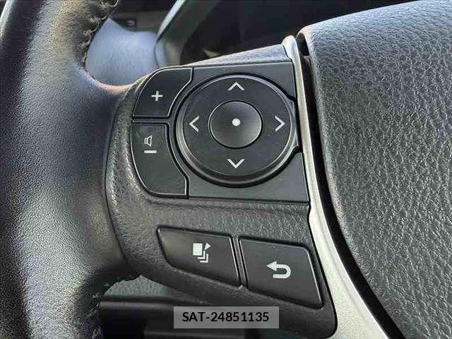Toyota VOXY 2016-04 8317953-23