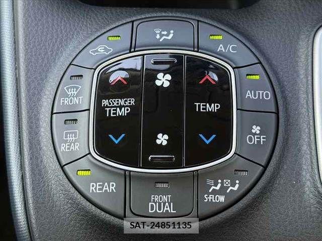 Toyota VOXY 2016-04 8317953-28