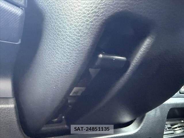 Toyota VOXY 2016-04 8317953-29