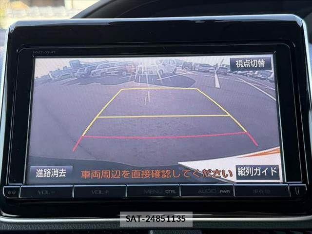 Toyota VOXY 2016-04 8317953-3