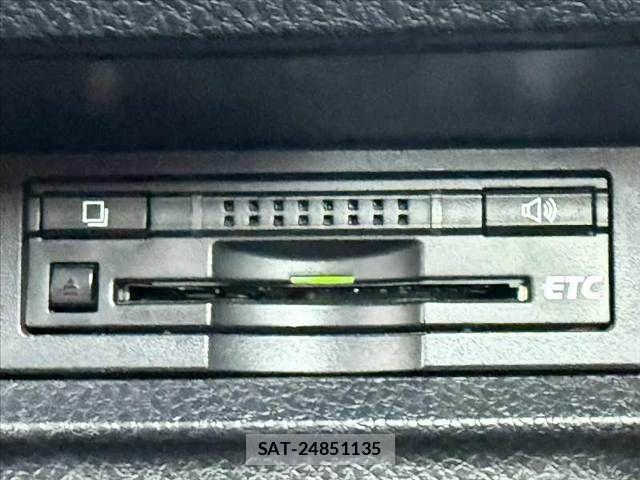 Toyota VOXY 2016-04 8317953-6