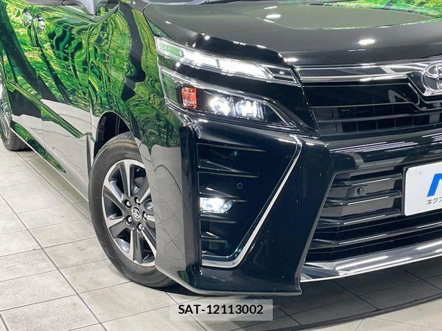 Toyota VOXY 2021-02 8317950-11
