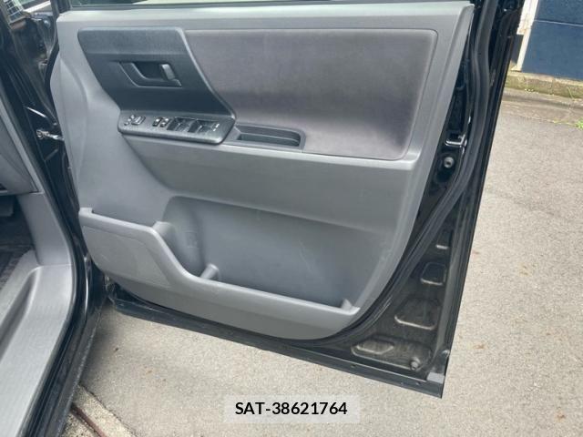 Toyota VOXY 2010-02 8317977-9
