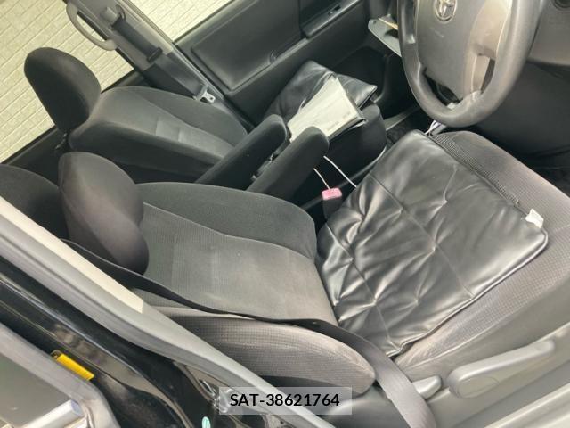 Toyota VOXY 2010-02 8317977-11
