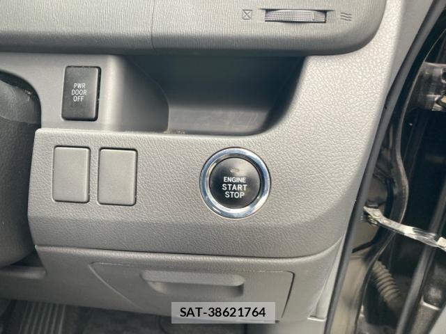 Toyota VOXY 2010-02 8317977-12