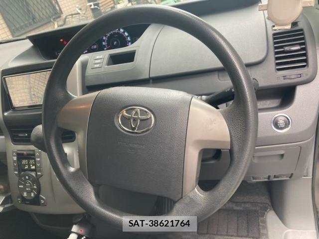 Toyota VOXY 2010-02 8317977-13