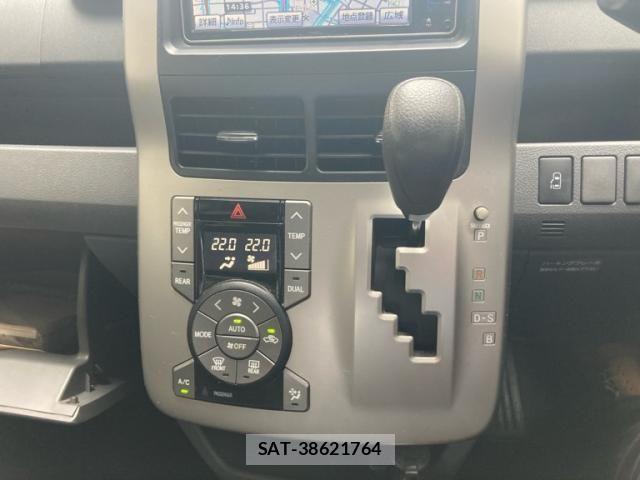 Toyota VOXY 2010-02 8317977-17