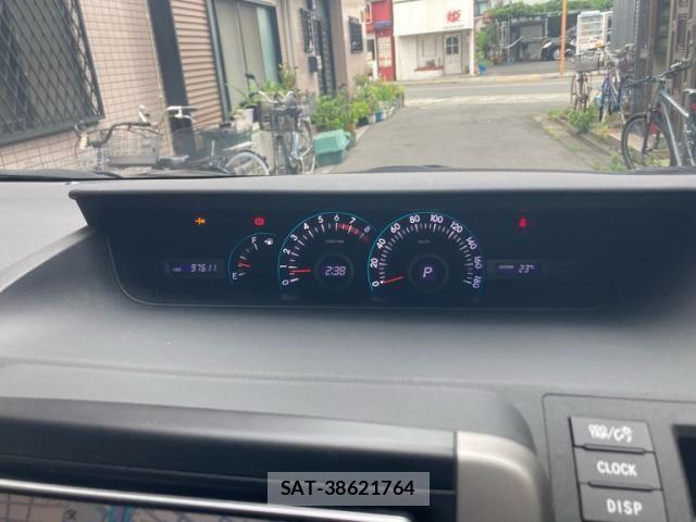Toyota VOXY 2010-02 8317977-18