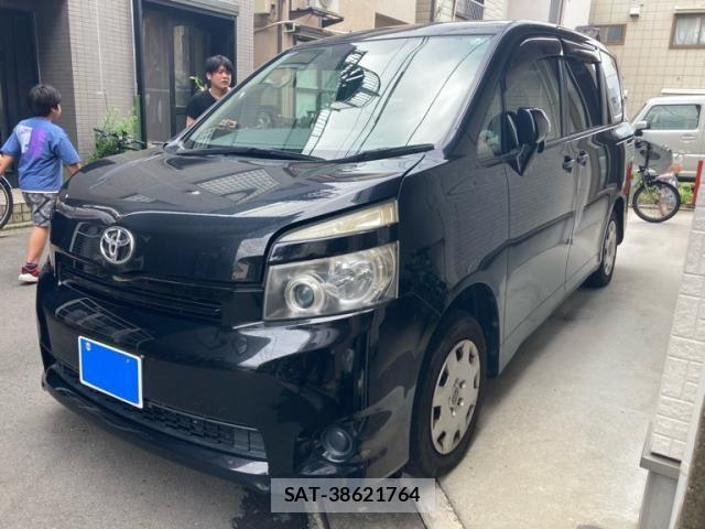 Toyota VOXY 2010-02 8317977-1