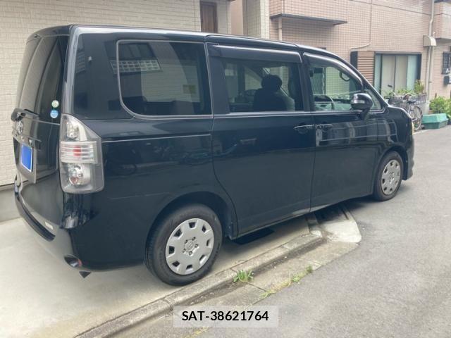 Toyota VOXY 2010-02 8317977-3