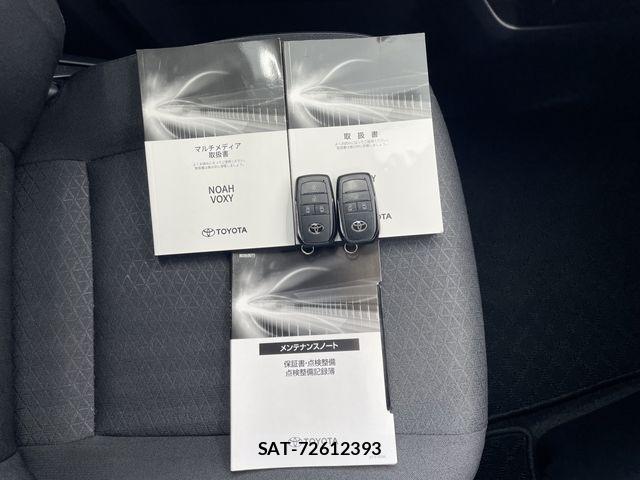 Toyota VOXY 2023-09 8317933-26