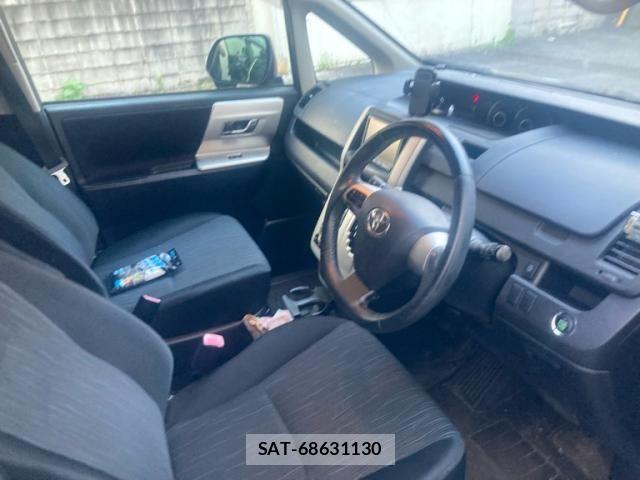 Toyota VOXY 2011-07 8317978-13