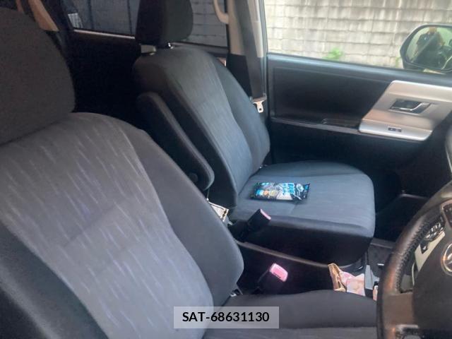 Toyota VOXY 2011-07 8317978-14