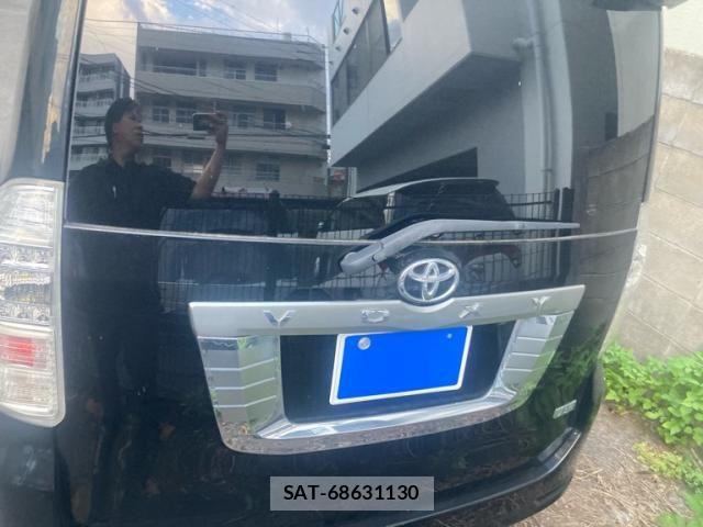 Toyota VOXY 2011-07 8317978-3