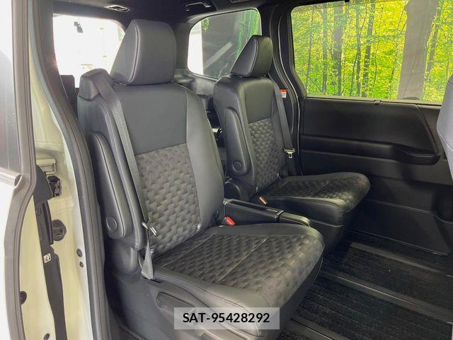 Toyota VOXY 2023-08 8317925-10
