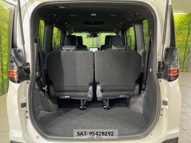 Toyota VOXY 2023-08 8317925-11
