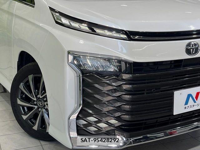 Toyota VOXY 2023-08 8317925-13