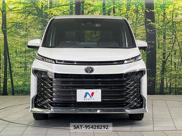 Toyota VOXY 2023-08 8317925-15