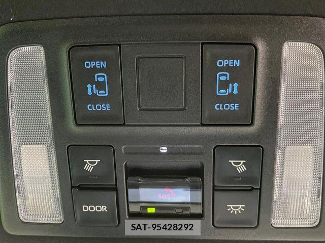 Toyota VOXY 2023-08 8317925-4