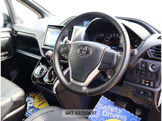 Toyota VOXY 2021-12 8317930-11