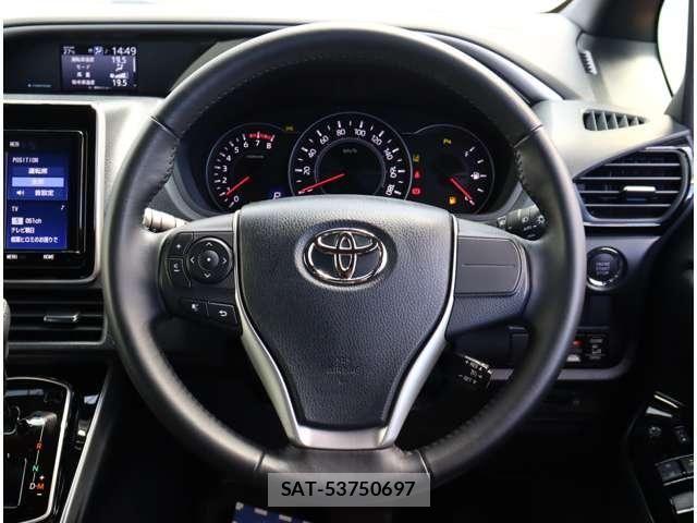 Toyota VOXY 2021-12 8317930-13