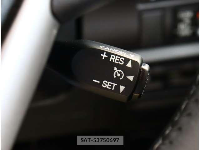 Toyota VOXY 2021-12 8317930-16