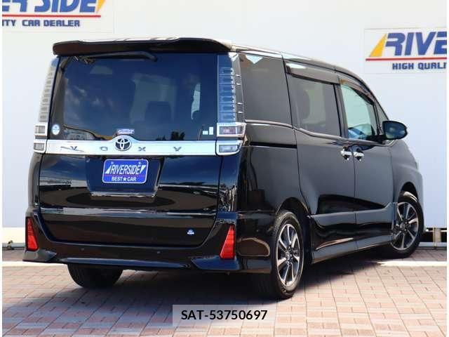 Toyota VOXY 2021-12 8317930-2