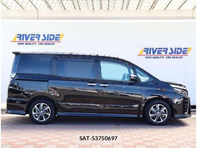 Toyota VOXY 2021-12 8317930-3