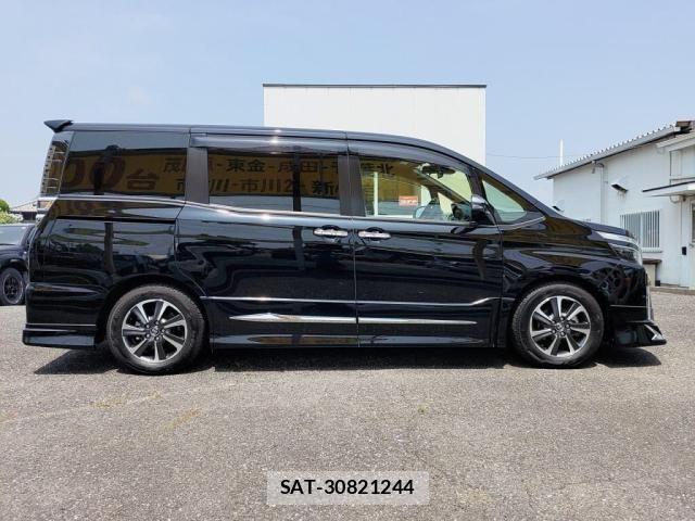 Toyota VOXY 2018-12 8317946-10