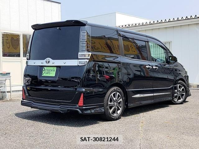 Toyota VOXY 2018-12 8317946-1