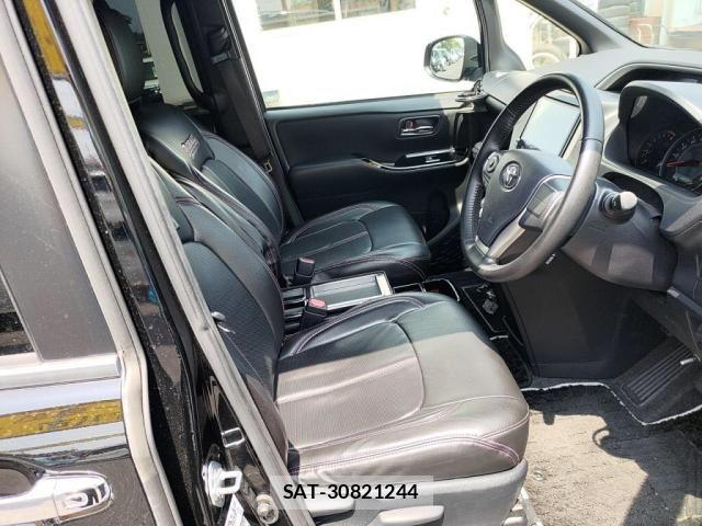 Toyota VOXY 2018-12 8317946-20