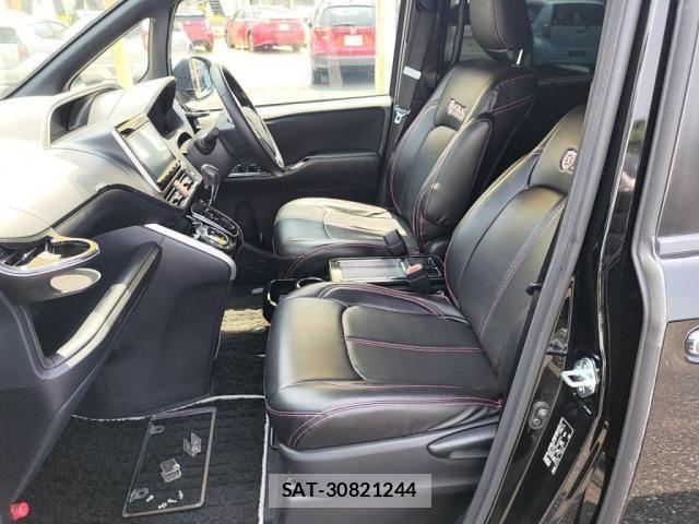 Toyota VOXY 2018-12 8317946-21