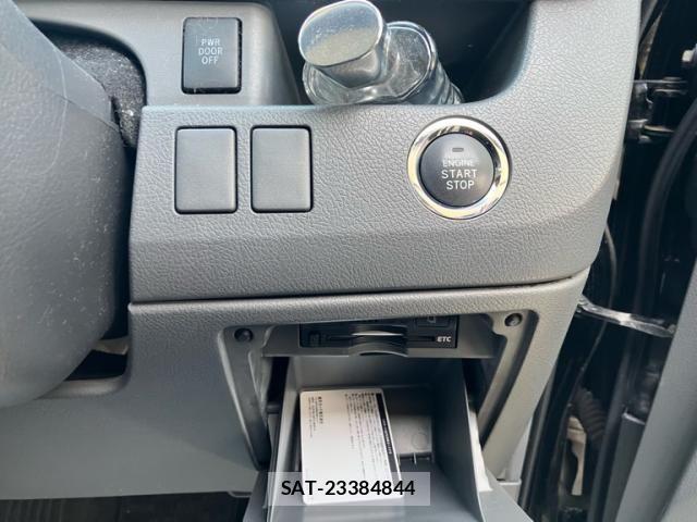 Toyota VOXY 2009-07 8317984-11