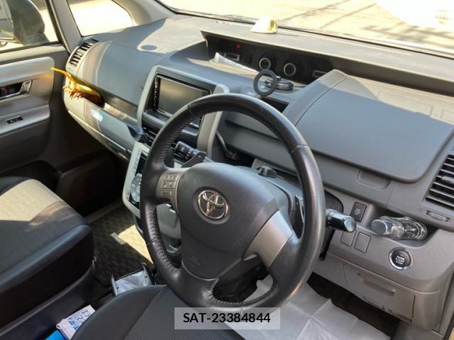 Toyota VOXY 2009-07 8317984-12