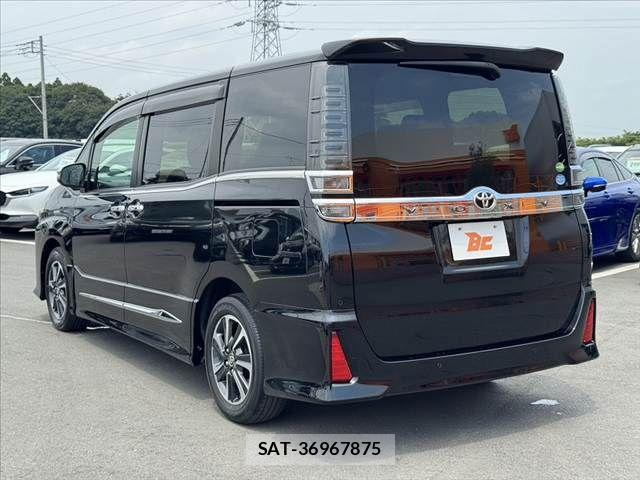 Toyota VOXY 2019-09 8317942-12