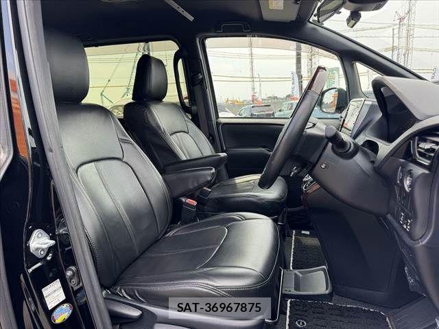 Toyota VOXY 2019-09 8317942-15