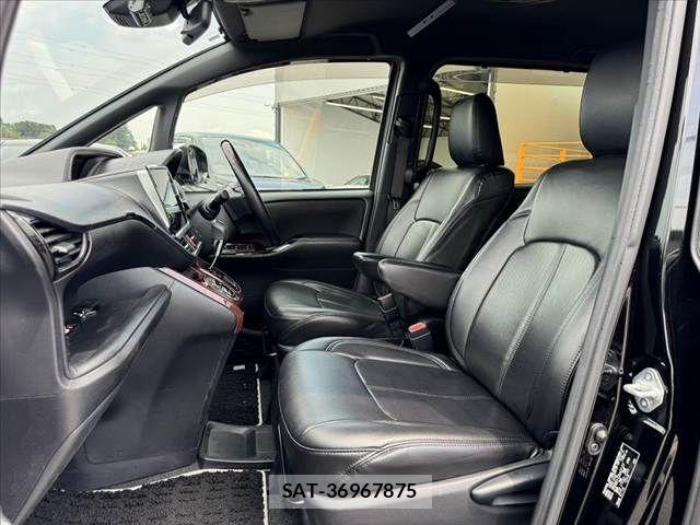 Toyota VOXY 2019-09 8317942-16