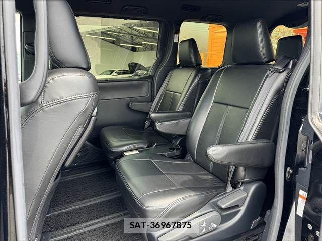 Toyota VOXY 2019-09 8317942-17