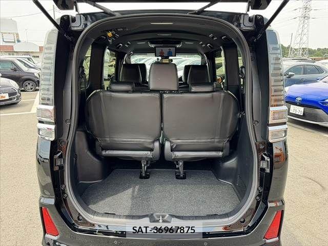 Toyota VOXY 2019-09 8317942-18