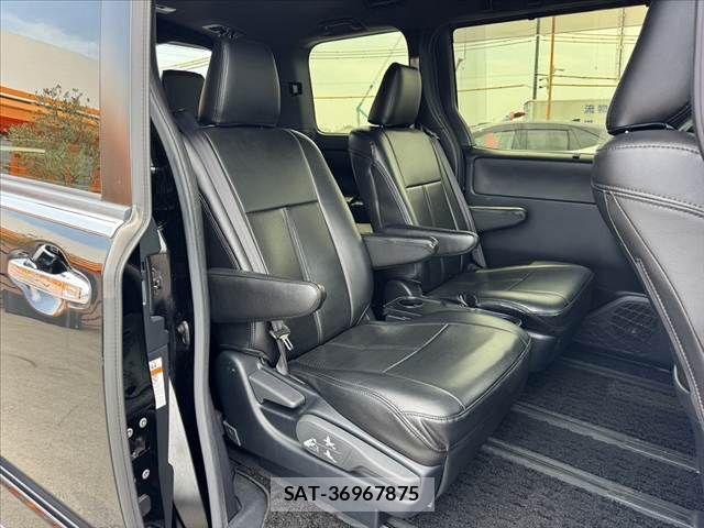 Toyota VOXY 2019-09 8317942-19