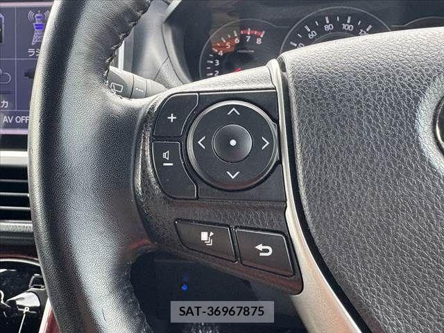 Toyota VOXY 2019-09 8317942-28