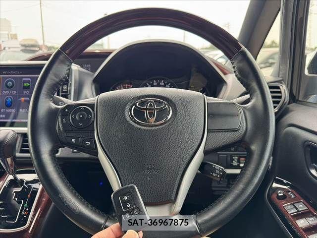 Toyota VOXY 2019-09 8317942-6