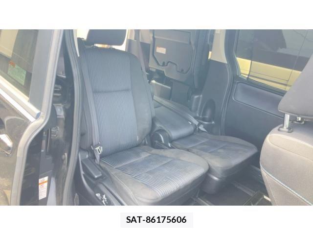 Toyota VOXY 2014-10 8317967-9