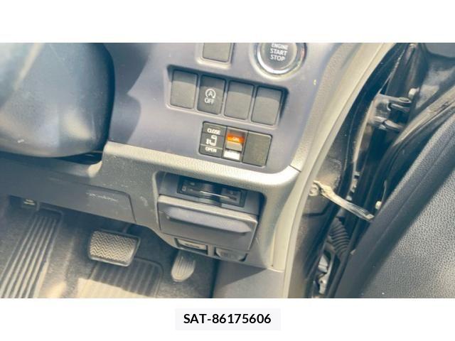 Toyota VOXY 2014-10 8317967-15