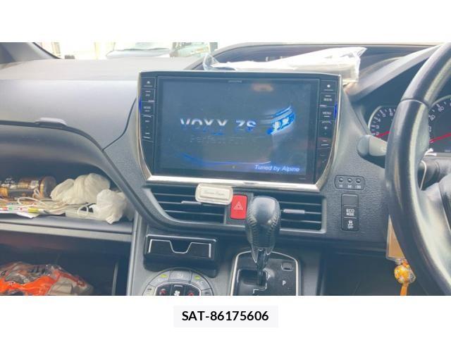 Toyota VOXY 2014-10 8317967-16