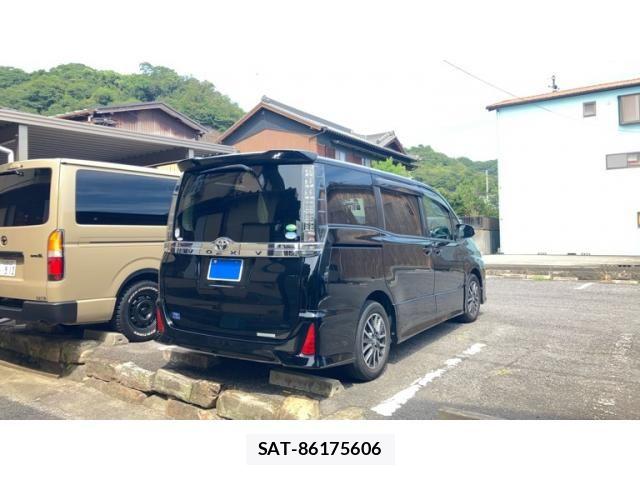 Toyota VOXY 2014-10 8317967-2